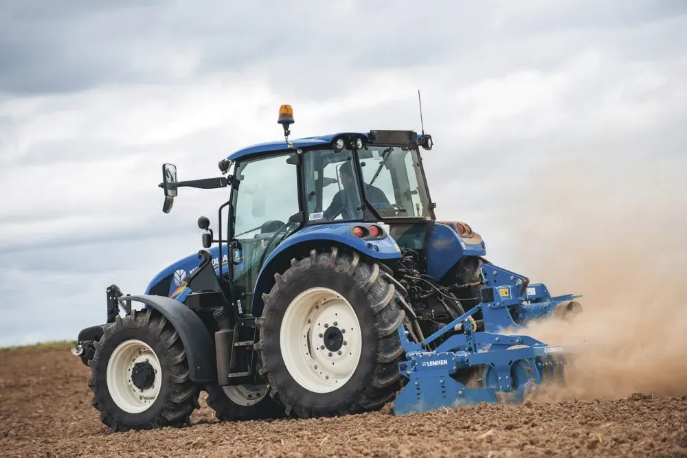 Machine agricole près de Orange